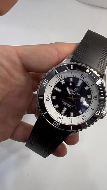 Video de Breitling Superocean 44mm - AÇO/MOSTRADOR PRETO - SILICONE