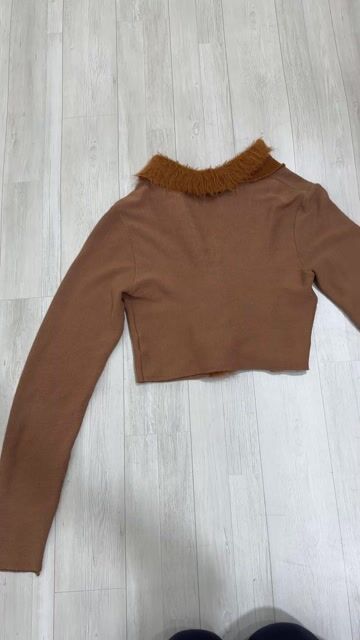 Vídeo de CARDIGAN MARROM PELINHO • M