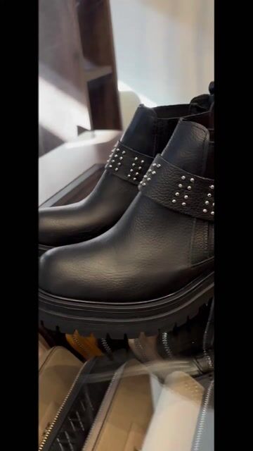 Video de SOLEMNIA SHOES