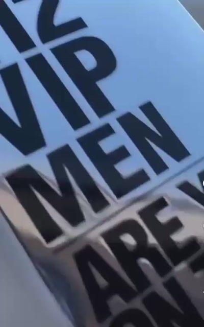 Vídeo de CAROLINA HERRERA perfume 212 vip men carolina herrera masculino eau de toilette 200 ml