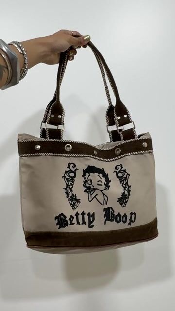 Vídeo de BOLSA MARROM BETTY BOOP •
