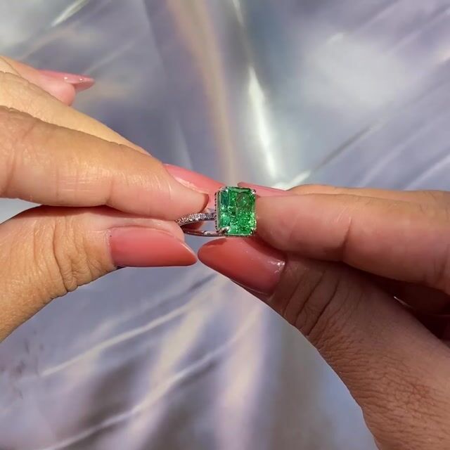 Video de Anel Esmeralda · Prata 925 · Zircônia 8A Verde 4ct · Solitário Pedra Alta