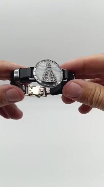 Video de Pulseira Preta com metal prateado resinado -Medalha de Nossa Senhora Aparecida