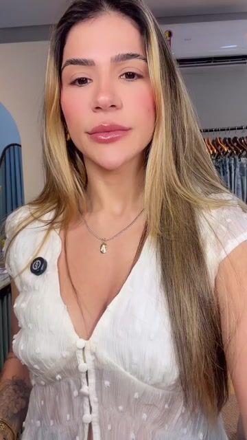 Vídeo de Blusa com Manga Copinho com Botão