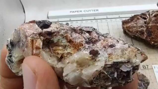 Video de 5 Piezas Fluorita con Calcita y Conicalcita | Espécimen 2 Lbs