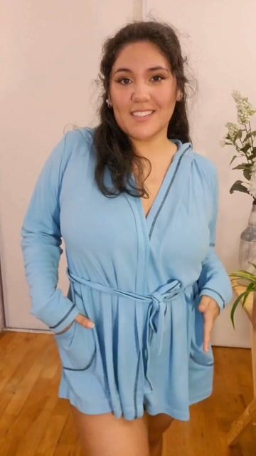 Video de BATA M/L CON CAPUCHA (Z107)