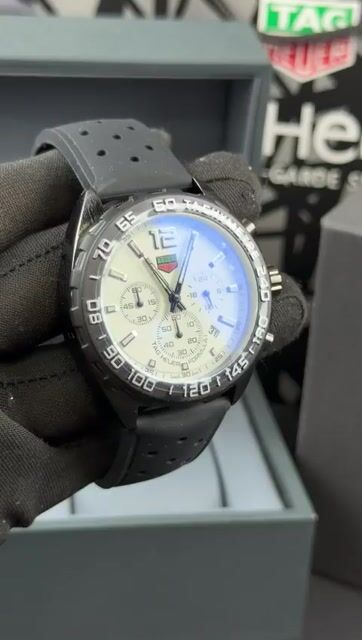 Video de TAG Heuer Fórmula 1 42mm - AÇO/MOSTRADOR BRANCO - SILICONE