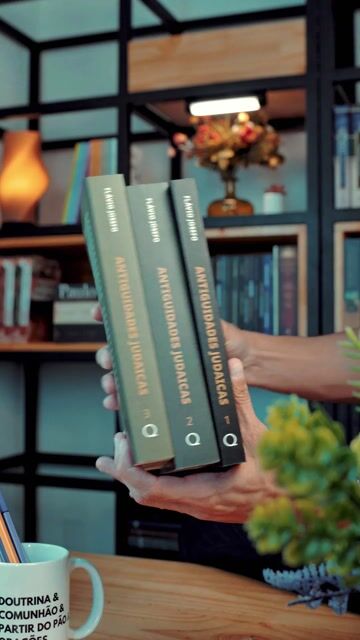 Vídeo de Livraria Cristã Com Cristo - Bíblias, livros evangélicos, vida cristã
