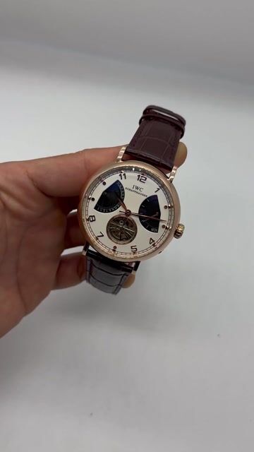 Video de IWC Schaffhausen Tourbillon 45mm - AÇO DOURADO/MOSTRADOR BRANCO - COURO