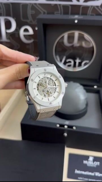 Video de Hublot Clasic Fusion 42mm - AÇO/MOSTRADOR SKELETON - SILICONE