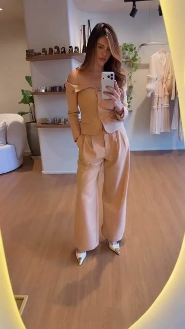 Video de Conjunto Blazer Cropped e Calça