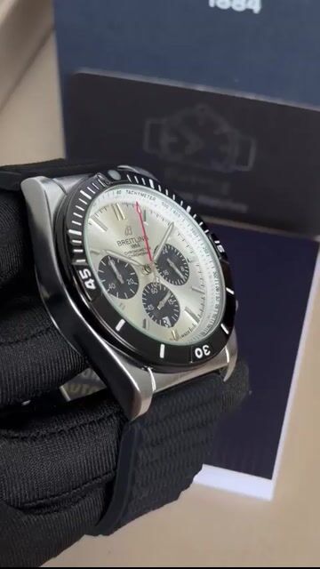 Video de Breitling Chronometer 45mm - AÇO/MOSTRADOR BRANCO - SILICONE