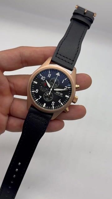 Video de IWC Pilot Chronograph 41mm - AÇO DOURADO/MOSTRADOR PRETO - COURO