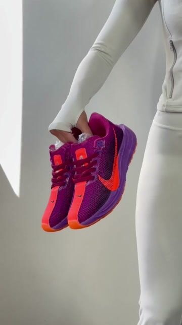 Vídeo de NK Pegasus Plus Pink/Roxo/Laranja