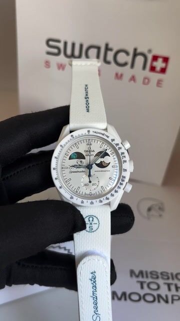 Vídeo de Relogio Omega Swatch Branco Mission to Earthphase Moonshine Gold