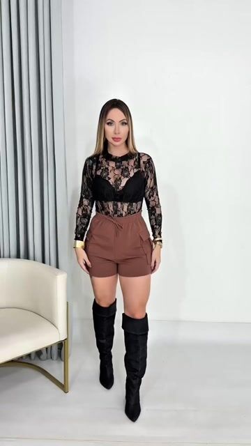 Vídeo de Short Cargo Feminino Cintura Alta em Moletinho com Bolso