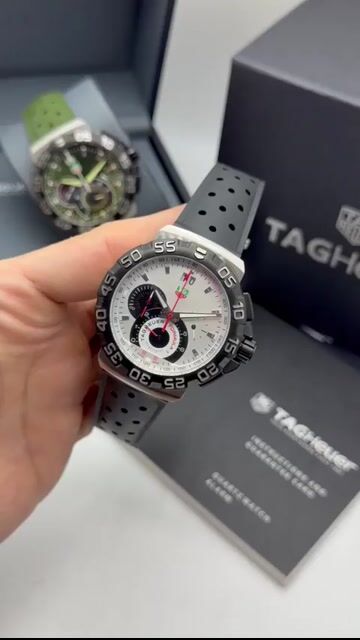 Video de TAG Heuer Fórmula 1 44mm - AÇO/MOSTRADOR BRANCO - SILICONE
