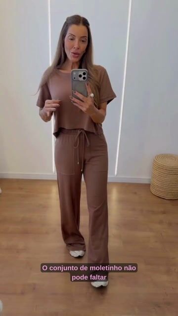 Vídeo de Conjunto Bruna em Moletinho com Blusa Manga Curta e Calça Pantalona
