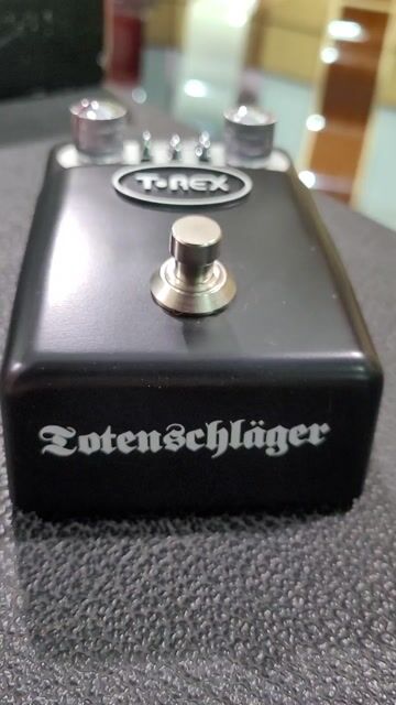 Video de Pedal de Distorsión T-Rex Tonebug Totenschlager Analógico 9V
