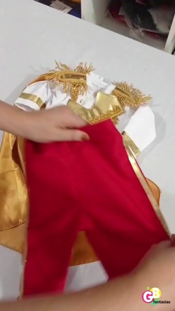 Vídeo de FANTASIA PRINCIPE REALEZA BRANCO VERMELHO GB INFANTIL/JUVENIL