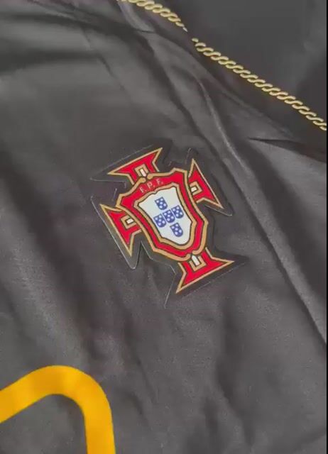 Video de CAMISETA PORTUGAL 2006 SUPLENTE NEGRA RONALDO 17