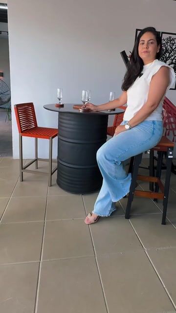 Video de Mesa Bistrô Industrial Tambor 500 em Aço e Madeira Pinus | Casa Rigo