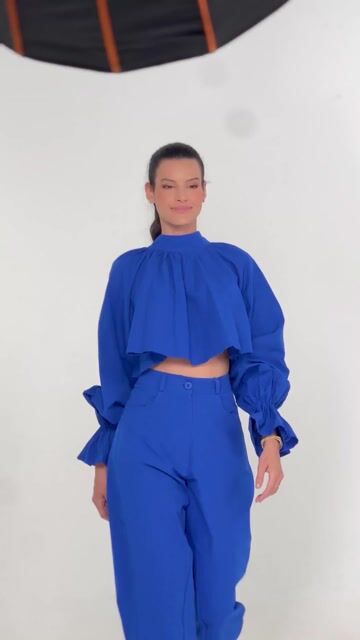 Vídeo de CROPPED GIULIANA