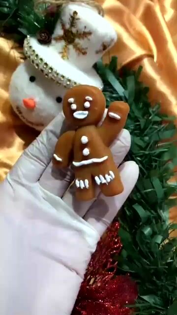 Video de Kit 4 Moldes de Silicone de Natal Rena + Papai Noel Com Saco + Arvore de Natal + Homem Biscoito