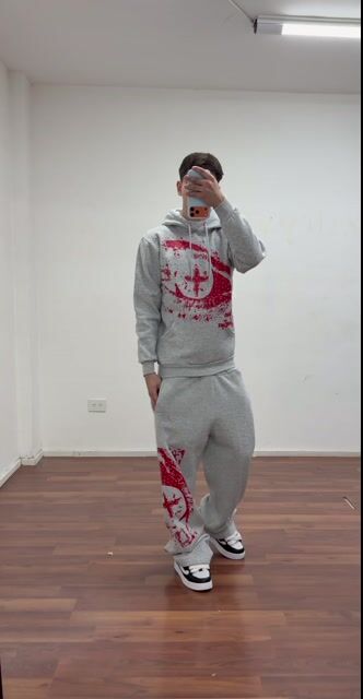 Video de Conjunto drip saint ojo Buzo + pantalón gris claro