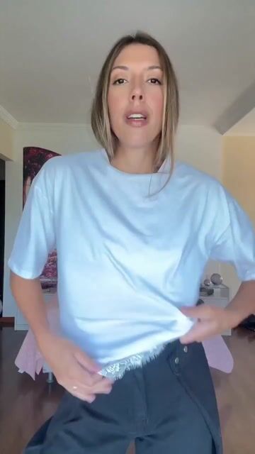 Vídeo de T-shirt Renda Assimétrica