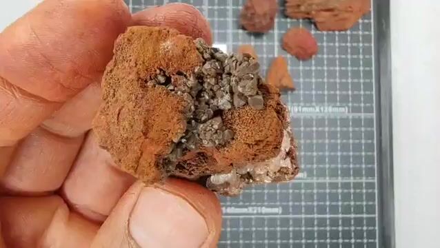 Video de 155 gr Scorodita (7 pz) - Minerales de Colección