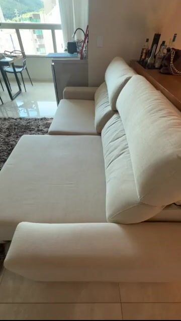 Vídeo de Sofa 2,45 x 1,0 em Linho Bege Claro (5307)
