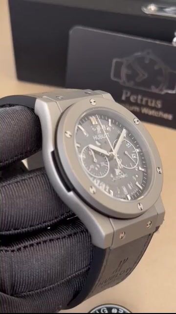 Video de Hublot Classic Chrono 45mm - AÇO/MOSTRADOR SKELETON PRETO - SILICONE E COURO
