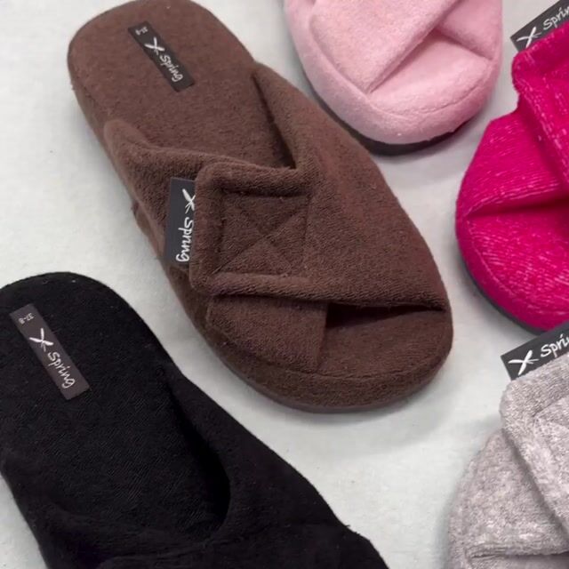 Video de Pantuflon Towell Tiras Cruzadas Regulables con Abrojo