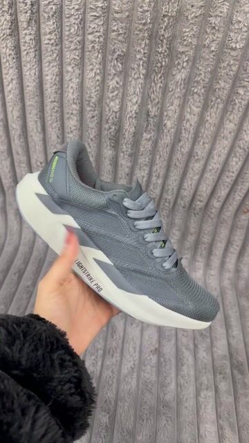 Vídeo de Republic Shoes