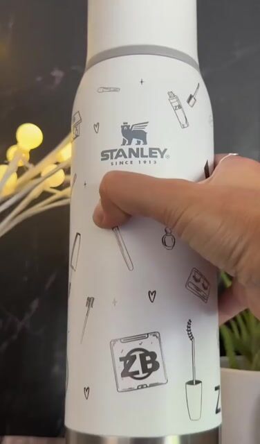 Video de SET MATERO: TERMO STANLEY ADVENTURE TO GO 1.3 lts FULL GRABADO + MATE ACERO FULL GRABADO
