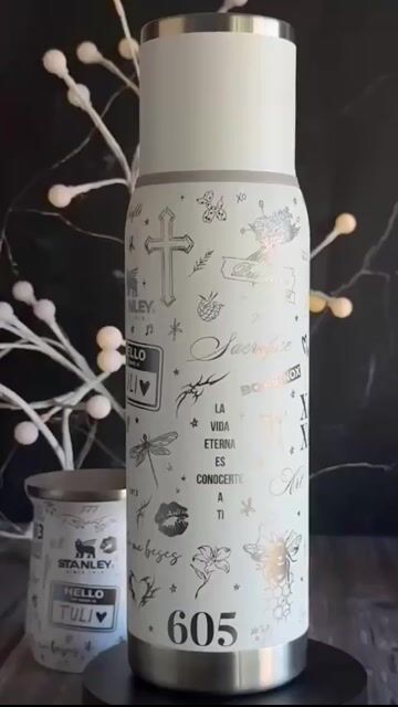 Vídeo de SET TULI: TERMO STANLEY ADVENTURE TO GO 1.3 L FULL GRABADO+ MATE STANLEY (full grabado) , TEMÁTICA: TULI ACOSTA