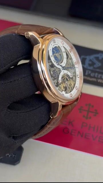 Video de Patek Philippe Skeleton 44mm - AÇO ROSÉ/MOSTRADOR PRATA - COURO