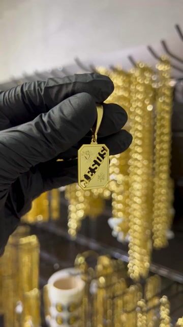 Vídeo de Pingente Plaquinha Jesus Vazado P Banhado A Ouro 18K