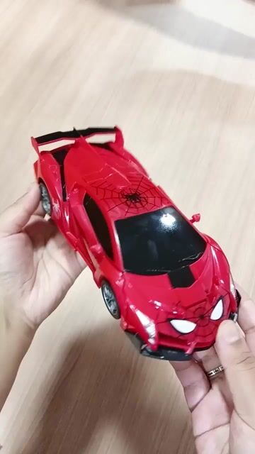 Video de Carrinho Controle Remoto 2 Em 1 Vira Robô