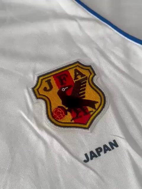 Video de CAMISETA RETRO JAPON 1998 SUPLENTE BLANCA NAKATA 8