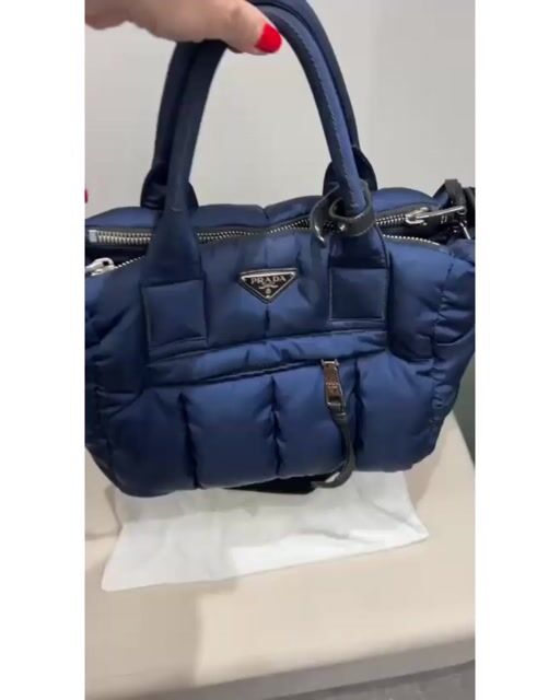 Vídeo de Bolsa Prada Tessuto Bomber Bag Marinho