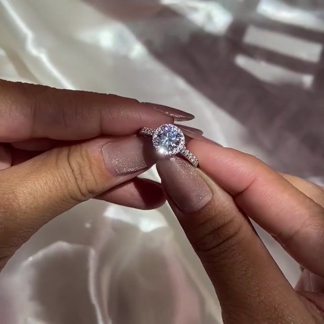 Video de Anel Alana · Prata 925 · 1,5ct · Solitário · Halo