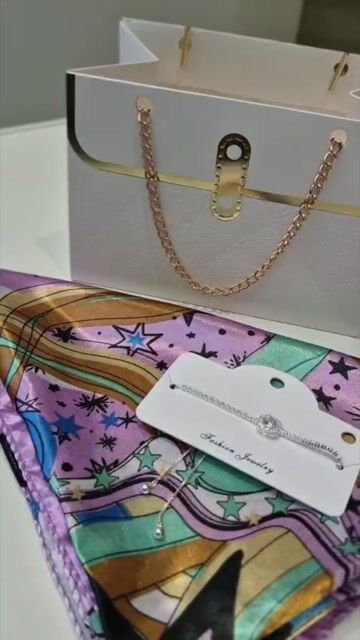 Video de COMBO 4: PAÑUELO RASADO 49X49 CM + PULSERA DE ACERO BLANCO(sin elección de color)