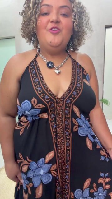 Vídeo de Bela menina plus size