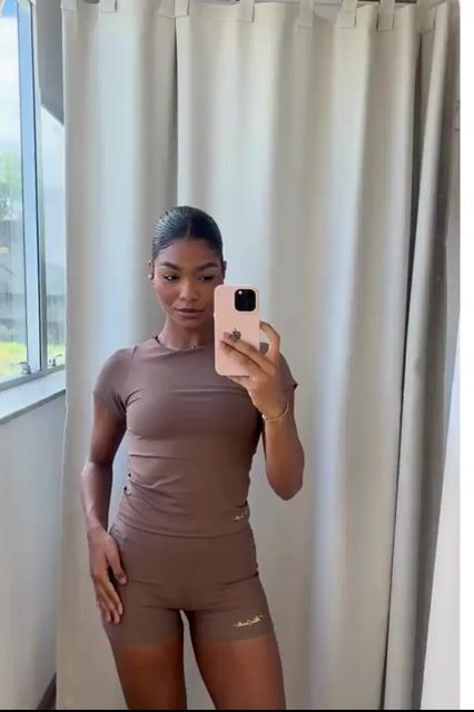Vídeo de VITORIA CARVALHO MODA FITNESS