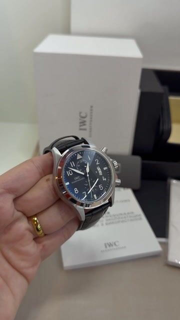 Video de IWC Pilot Chronograph 42mm - Aço/Mostrador Preto - COURO