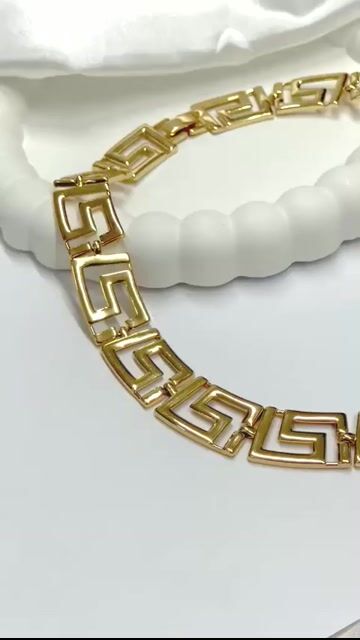 Video de Colar Elos Gregos Dourado, modelo na semi Joia