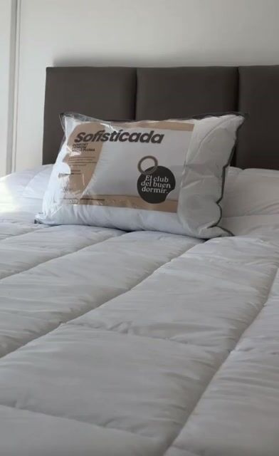 Video de Almohada Sofisticada Premium Efecto Pluma | Fibra Duvet + Volumen y Confort Tipo Hotel