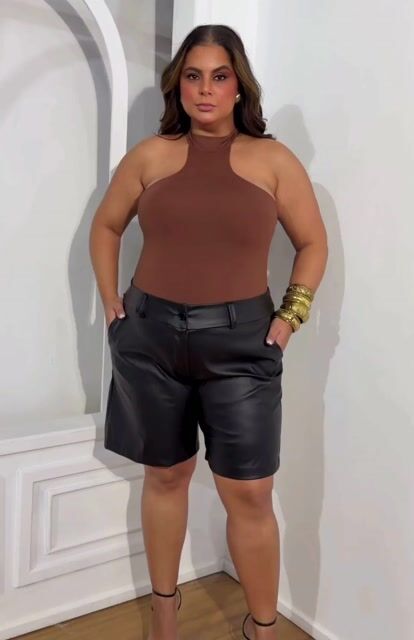 Vídeo de Bermuda Manuela Couro Plus Size